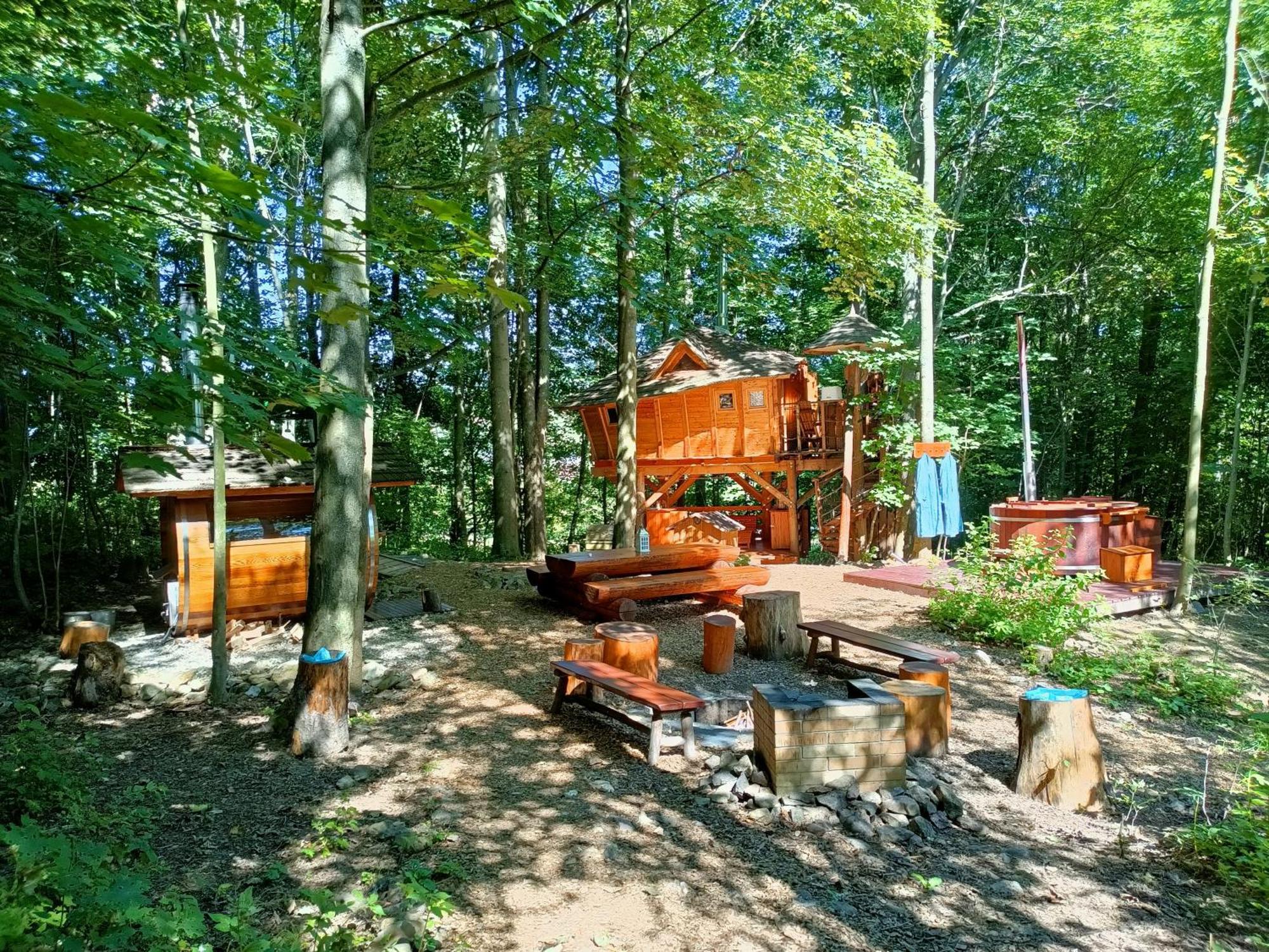 Treehous Sneznik S Wellness Hotel Dolni Morava Bagian luar foto